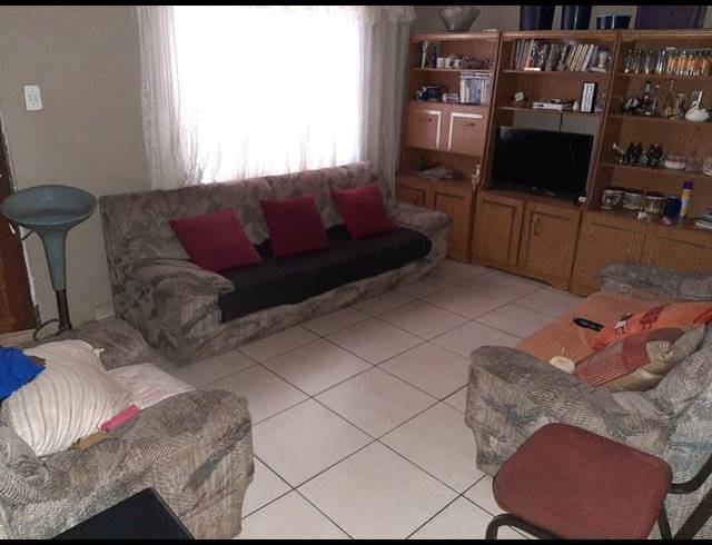 2 BEDROOM HOUSE FOR SALE IN ZONKIZIZWE